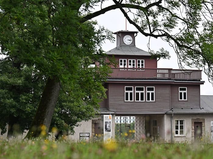 Die Gedenkstätte Buchenwald bei Weimar wird jährlichen von Tausenden Menschen besucht. (Archivbild)  / Foto: Martin Schutt/dpa