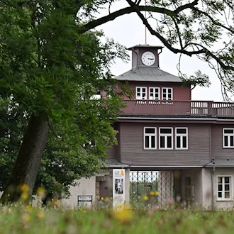 Die Gedenkstätte Buchenwald bei Weimar wird jährlichen von Tausenden Menschen besucht. (Archivbild)  / Foto: Martin Schutt/dpa