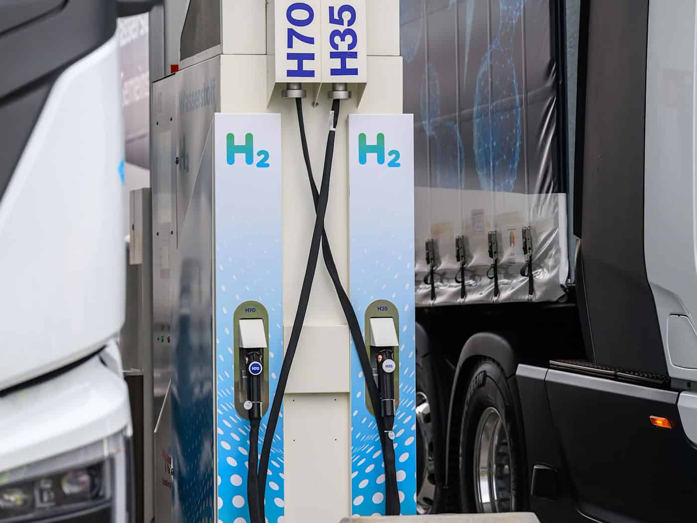 Am Güterverkehrszentrum in Erfurt soll eine Wasserstofftankstelle für den Schwerlastverkehr entstehen. (Symbolbild) / Foto: Hendrik Schmidt/dpa