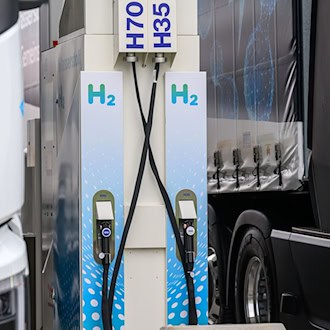 Am Güterverkehrszentrum in Erfurt soll eine Wasserstofftankstelle für den Schwerlastverkehr entstehen. (Symbolbild) / Foto: Hendrik Schmidt/dpa