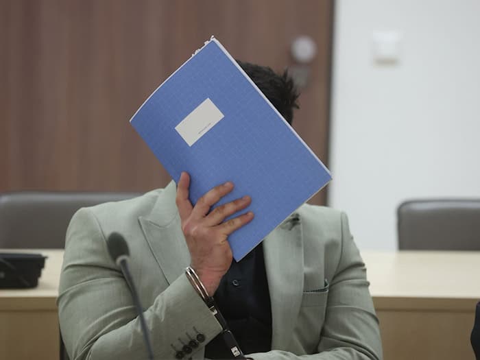 Das Urteil im Prozess um einen tödlichen Raser-Unfall im Saale-Orla-Kreis muss neu verhandelt werden: Der BGH hat das Urteil des Landgerichts Gera gekippt. (Archivbild) / Foto: Bodo Schackow/dpa