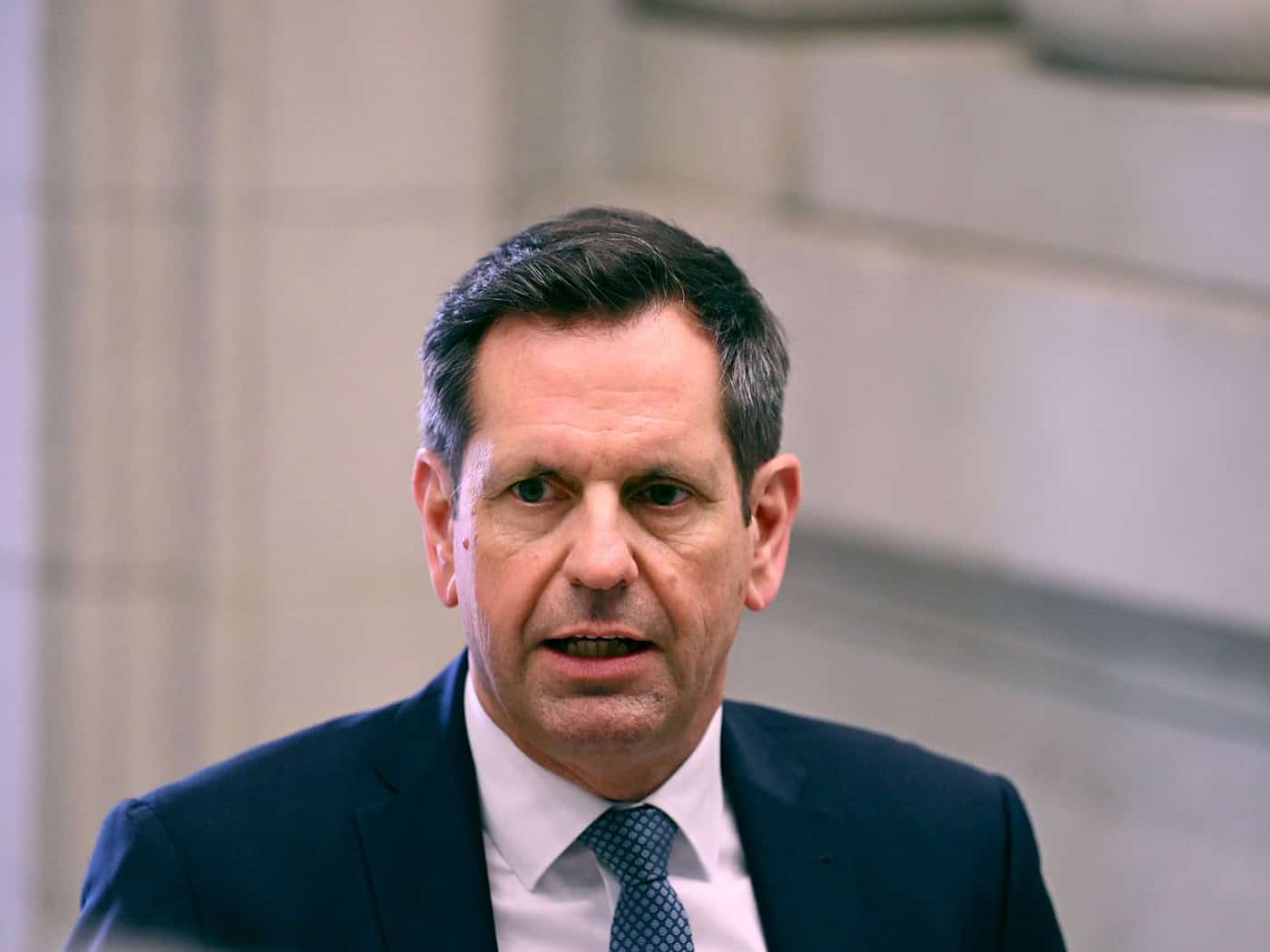 Ministerpräsident Lies dringt auf mehr Jugendschutz in sozialen Medien.  / Foto: Soeren Stache/dpa