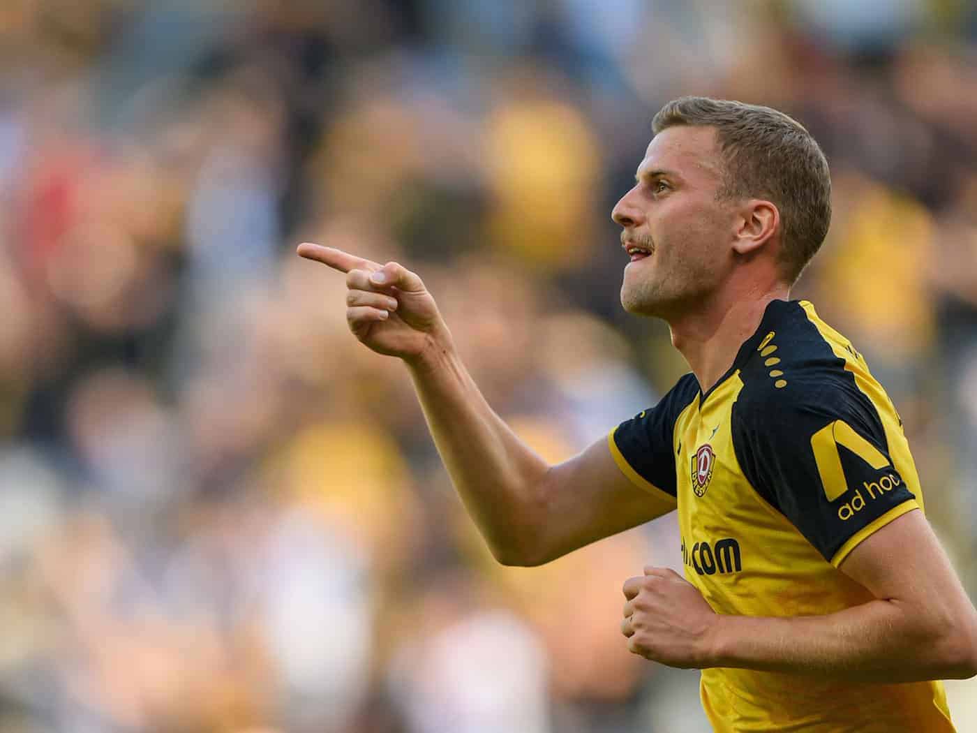 Christoph Daferner bringt Dynamo im Testspiel per Elfmeter in Führung. (Archivbild)  / Foto: Robert Michael/dpa/ZB