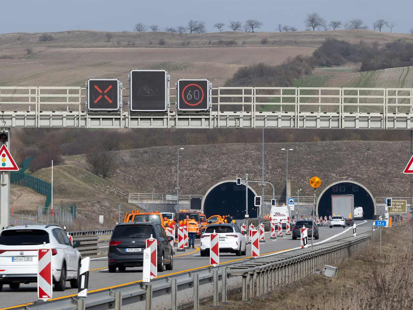 Der Tunnel Schmücke an der A71 ist Freitagnacht in Richtung Schweinfurt gesperrt. (Archivbild) / Foto: Michael Reichel/dpa