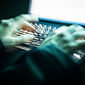 Unbekannte hatten mit Hilfe ihrer persönlichen Daten eine hohe Summe von ihrem Konto abgehoben. (Symbolbild) / Foto: Philip Dulian/dpa