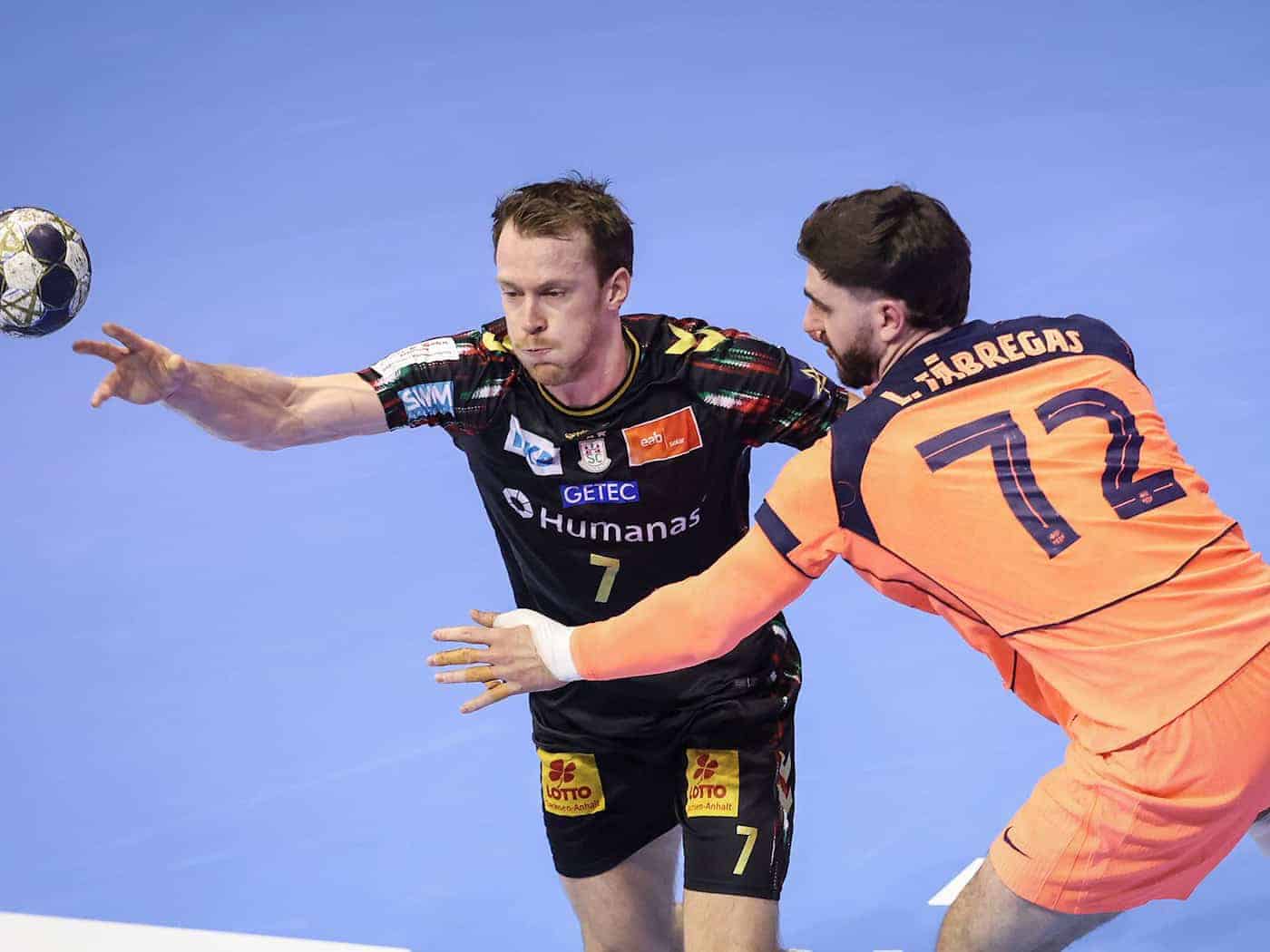 Felix Claar (l) war bester SCM-Schütze  / Foto: Ronny Hartmann/dpa-Zentralbild/dpa