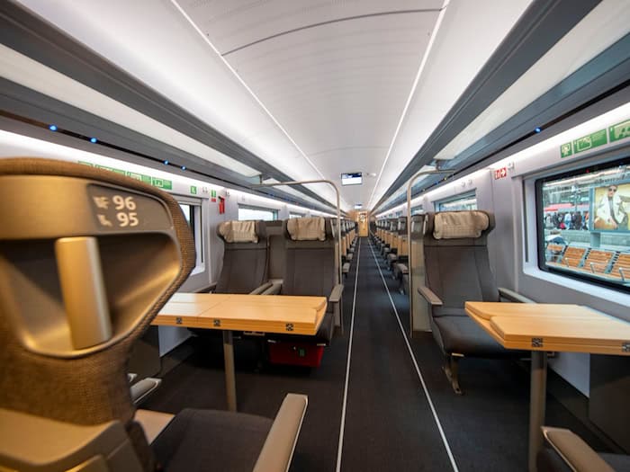 Dem 37-Jährigen droht nun ein Bußgeld wegen der Verunreinigung des Zuges. (Symbolbild) / Foto: Helmut Fricke/dpa