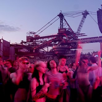 Die Baggerstadt Ferropolis ist Schauplatz für viele Festivals. (Archivbild) / Foto: Sebastian Willnow/dpa