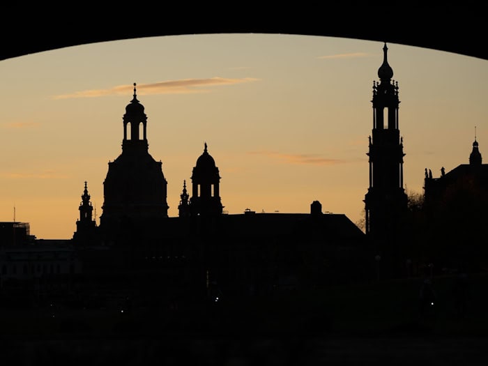Die Oberbürgermeister unter anderem aus Dresden bitten Bundeskanzler Merz wegen der Finanznot der Kommunen dringend um ein Gespräch. (Archivbild) / Foto: Sebastian Kahnert/dpa