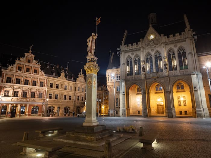 In etlichen Thüringer Städten soll bei der Klimaaktion «Earth hour» am Samstag für eine Stunde das Licht an öffentlichen Gebäuden ausgeschaltet werden. (Archivbild) / Foto: Michael Reichel/dpa-Zentralbild/dpa