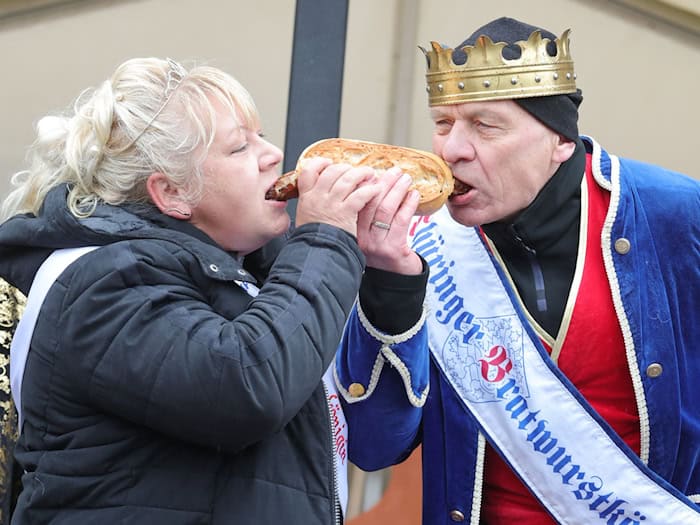 Herzhafter Biss in die Bratwurst - Saisonstart