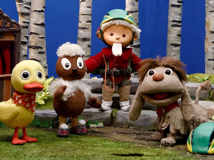 Hund Moppi (rechts im Bild) feiert Geburtstag. (Archivbild)  / Foto: Carsten Koall/dpa