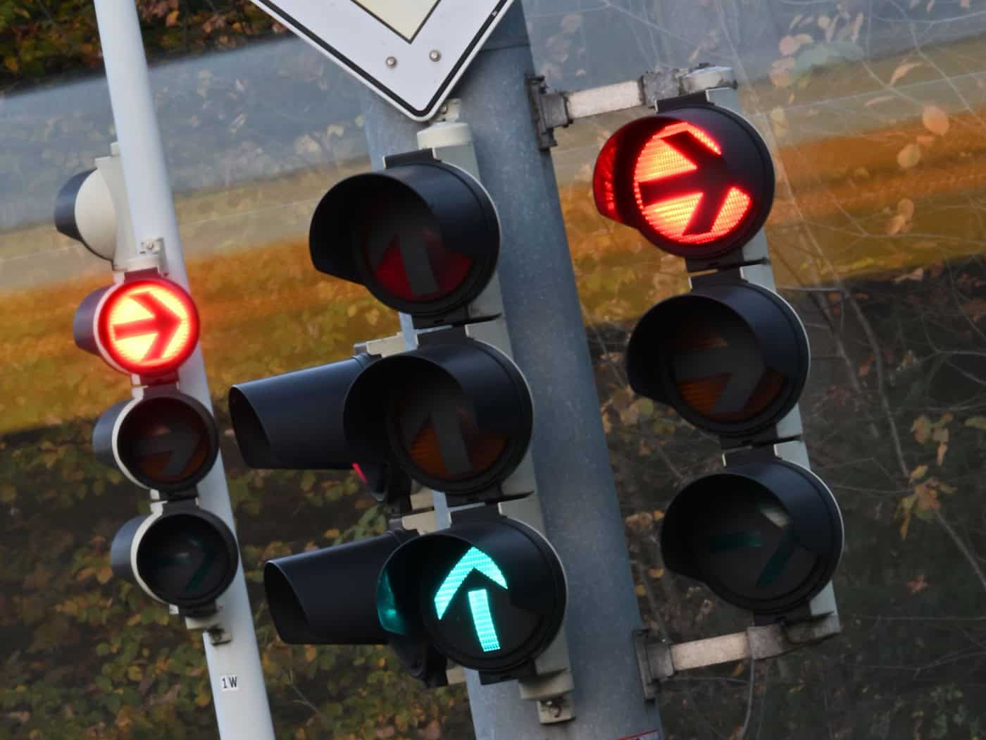 Die Abschaltung einer Ampel sorgte bei Weimar für einen folgenschweren Unfall. (Symbolbild) / Foto: Bernd Weißbrod/dpa