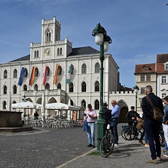 Weimarer Stadtrat streicht Geld für Bürgerbündnis (Illustration)  / Foto: Martin Schutt/dpa