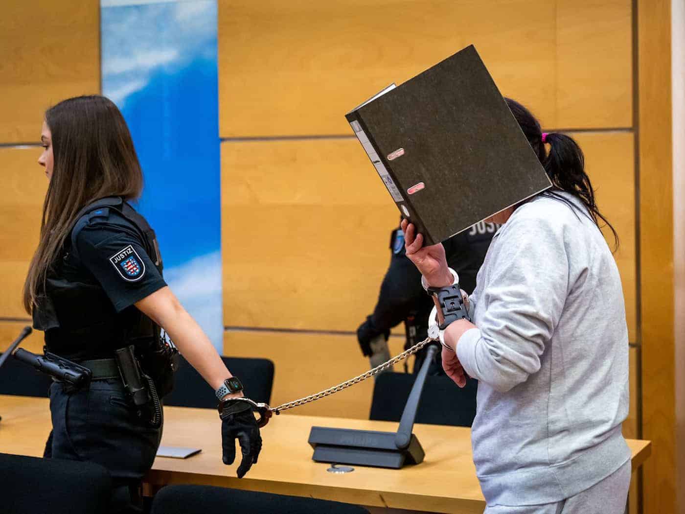 Zum Prozessauftakt schwieg die Angeklagte. (Archivbild) / Foto: Jacob Schröter/dpa