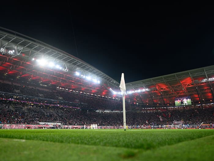 Auch gegen Union Berlin spielt RB Leipzig unter Flutlicht. (Archivbild) / Foto: Robert Michael/dpa