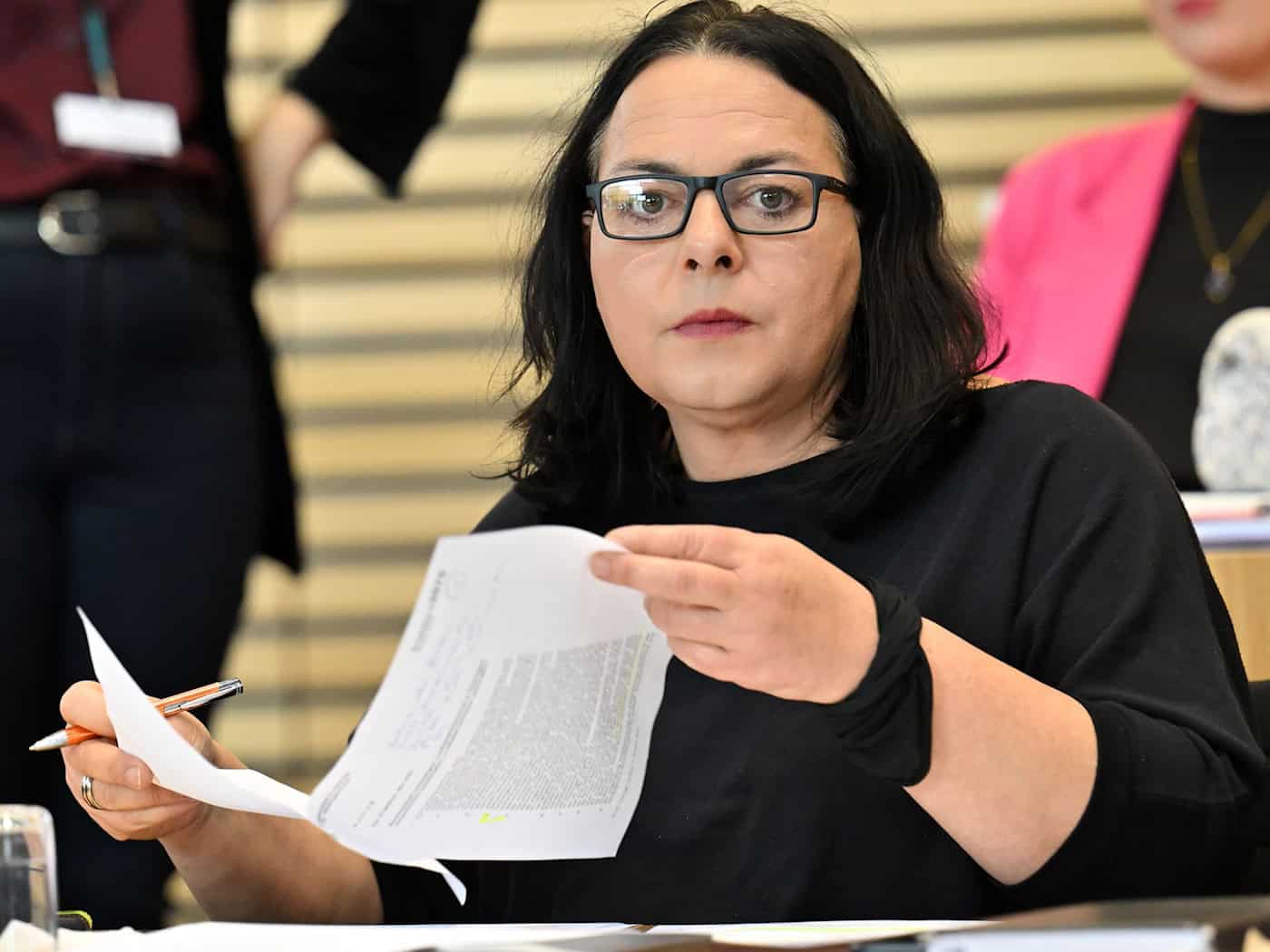 Die Thüringer Linke-Abgeordnete Katharina König-Preuss fordert ein konsequentes Vorgehen gegen Rechtsrock-Konzerte.  / Foto: Martin Schutt/dpa