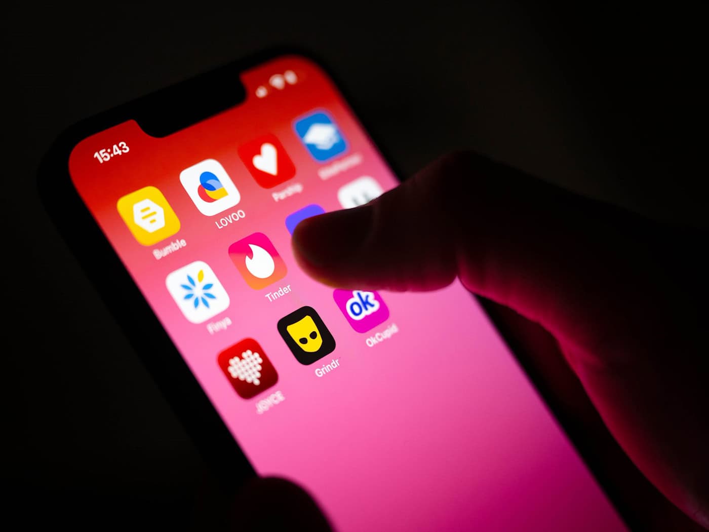 Ein Mann aus Jena verliert über 150.000 Euro beim Online-Dating. (Symbolbild) / Foto: Sina Schuldt/dpa