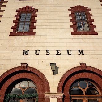 Museen können laut Museumsverband Thüringen für Schülerinnen und Schüler auch Lern-, Experimentier- und Gestaltungsorte sein. (Symbolbild) / Foto: Jacob Schröter/dpa