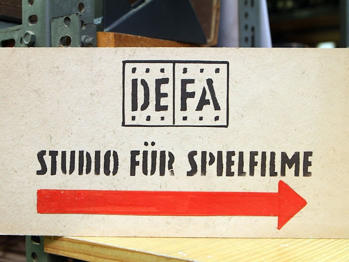 Die Deutsche Film AG, kurz DEFA, wurde vor 80 Jahren in Potsdam-Babelsberg gegründet. Pünktlich im Jubiläumsjahr plant die Uni Erfurt eine Tagung mit Fachleuten zur DDR-Kinematographie. (Symbolbild) / Foto: Nestor Bachmann/dpa-Zentralbild/dpa