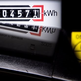 2024 stellten Energieversorger öfter bei Thüringer Kunden wegen nicht beglichener Rechnungen den Strom ab als im Vorjahr. (Symbolbild) / Foto: Sina Schuldt/dpa