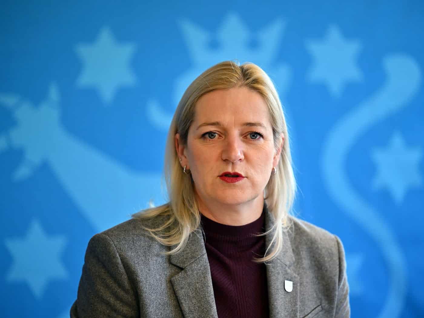 Migrationsministerin Beate Meißner (CDU) steht zur Landesbezahlkarte für Flüchtlinge. (Archivbild) / Foto: Martin Schutt/dpa