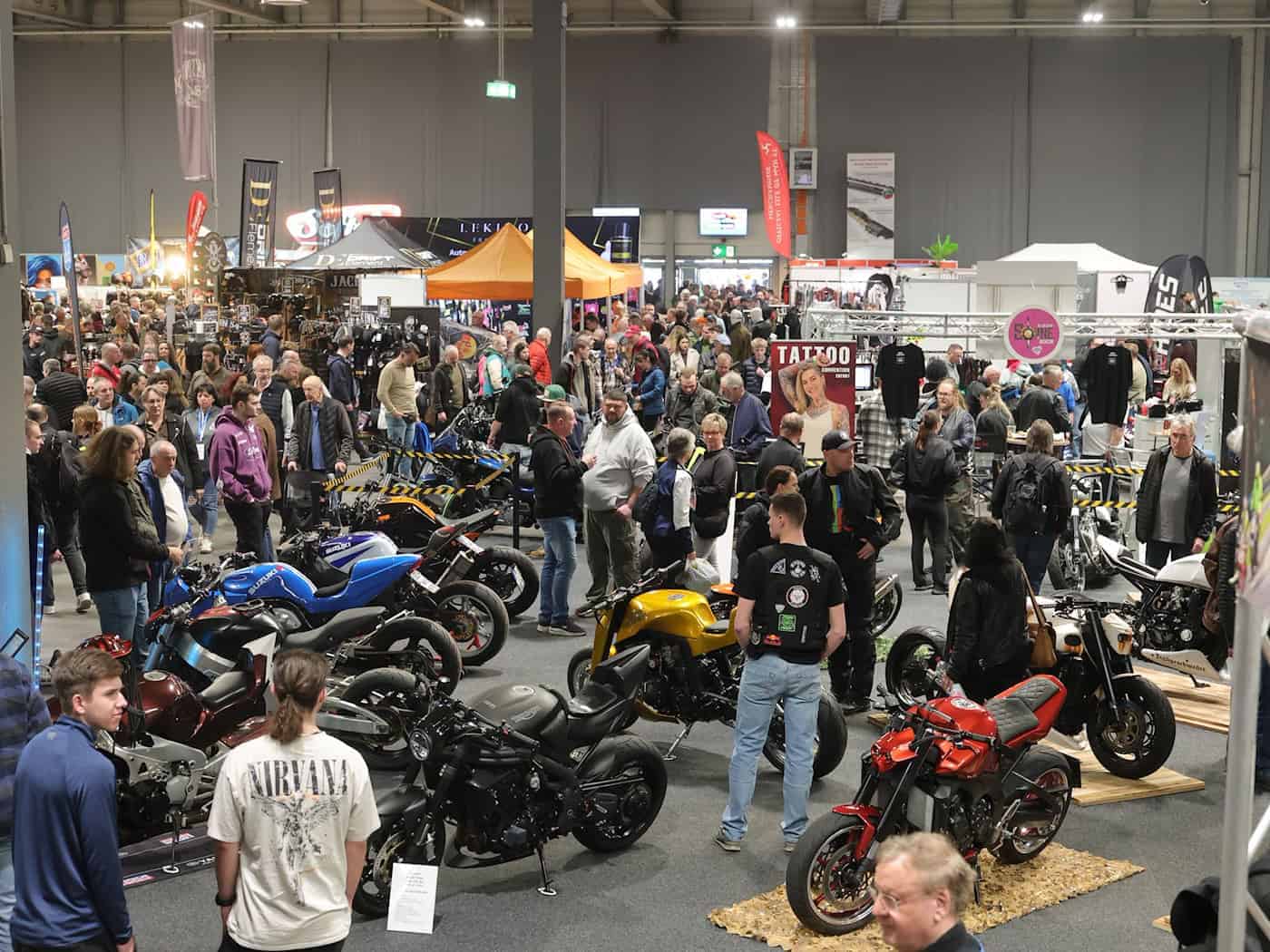 Die Motorradmesse in Erfurt läutet traditionell den Start in die neue Saison ein.  / Foto: Bodo Schackow/dpa