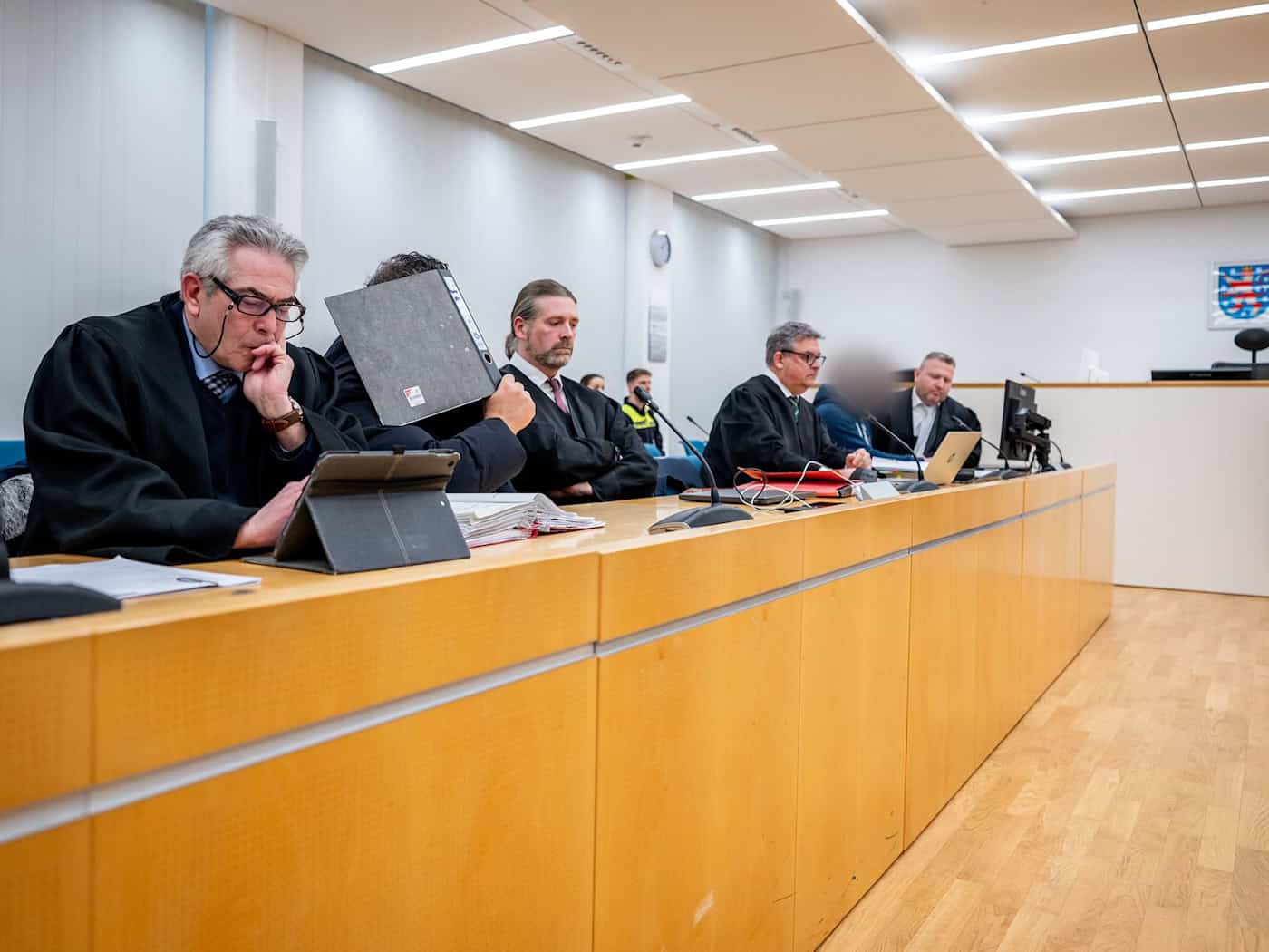 Im Prozess am Landgericht Erfurt geht es um Vorwürfe des Drogenhandels in nicht geringer Menge und mutmaßliche Beziehungen zur Mafia. / Foto: Jacob Schröter/dpa