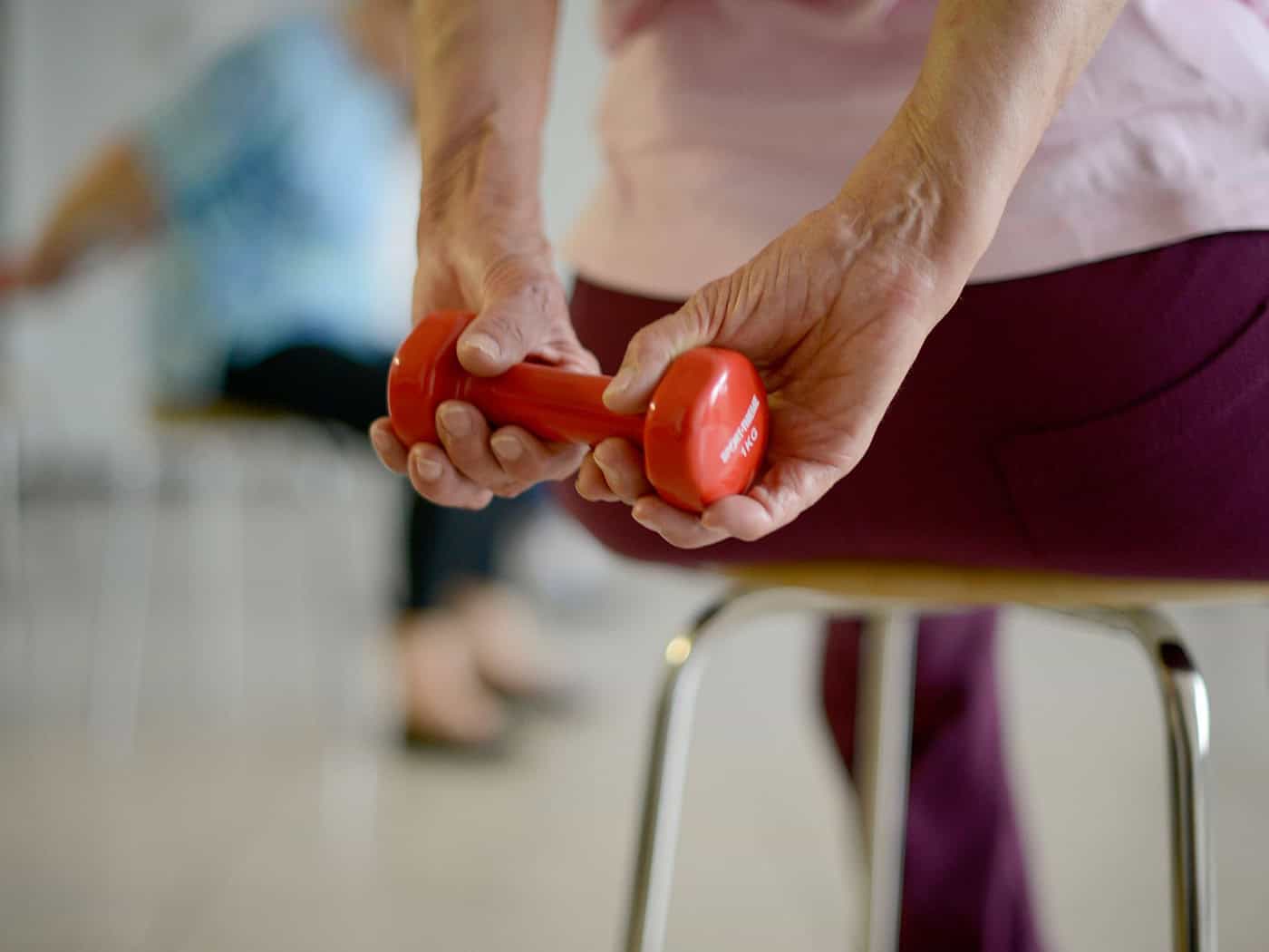 Zu dem neuen Programm der gesetzlichen Krankenkassen in Thüringen für Osteoporose-Patienten gehört auch Bewegungstraining. (Symbolbild) / Foto: picture alliance / dpa
