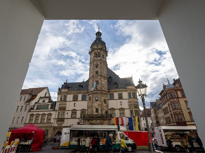 Das Rathaus in Altenburg wurde kurzzeitig evakuiert, nachdem giftige Gase ausgetreten waren. (Archivbild) / Foto: Hendrik Schmidt/dpa