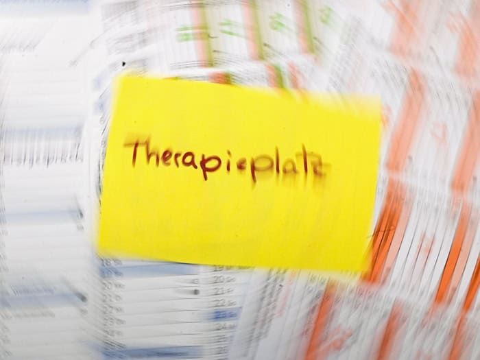 Therapeuten und Patienten demonstrieren in Erfurt gegen 4,5-prozentige Honorarkürzung