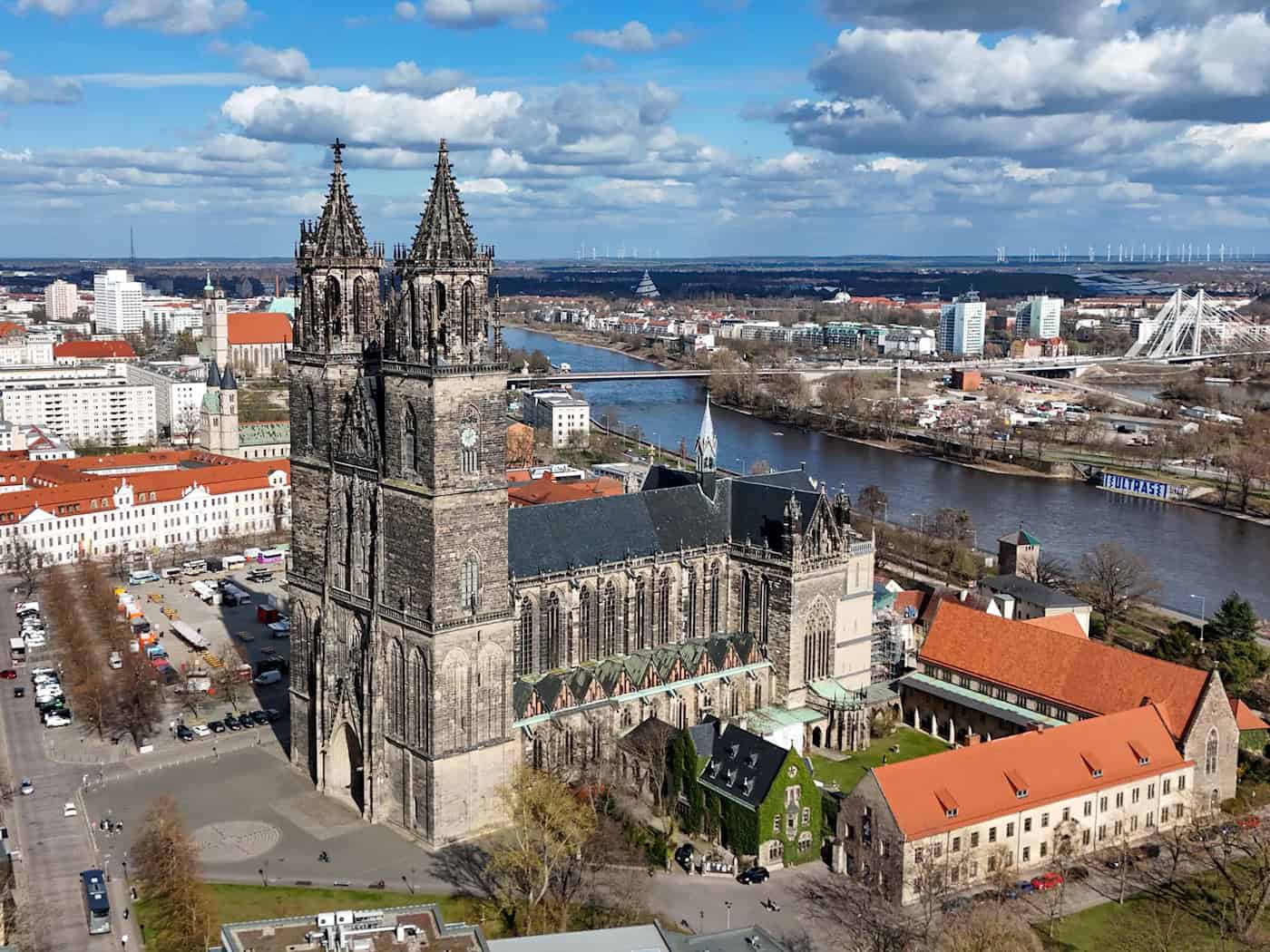 Bei einer Palmprozessionen innerhalb des Abendmahlgottesdiensts im Magdeburger Dom wird dem Einzug Jesu in Jerusalem gedacht. (Symbolbild) / Foto: Peter Gercke/dpa