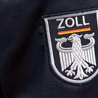 An der Razzia des regionalen Ermittlungszentrums der Finanzkontrolle Schwarzarbeit des Hauptzollamtes Frankfurt beteiligten sich rund 380 Einsatzkräfte. (Symbolbild)  / Foto: Ralf Hirschberger/dpa