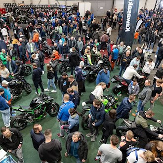 Die Motorradmesse in Erfurt läutet traditionell den Start in die neue Saison ein. (Archivbild) / Foto: Michael Reichel/dpa