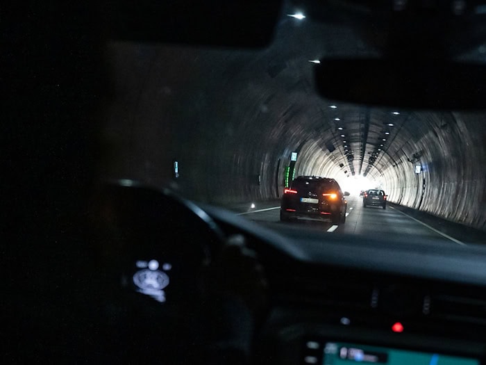 Der Schmücke-Tunnel auf der A71 wird bis 2027 saniert. (Archivbild)  / Foto: Hendrik Schmidt/dpa