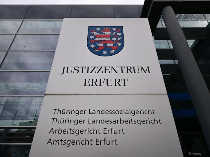 Zalando hat beim Arbeitsgericht in Erfurt die Einrichtung einer Einigungsstelle für die anstehenden Verhandlungen mit dem Betriebsrat am Standort Erfurt beantragt. (Archivbild) / Foto: Martin Schutt/dpa