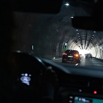 Der Schmücke-Tunnel auf der A71 wird bis 2027 saniert. (Archivbild)  / Foto: Hendrik Schmidt/dpa