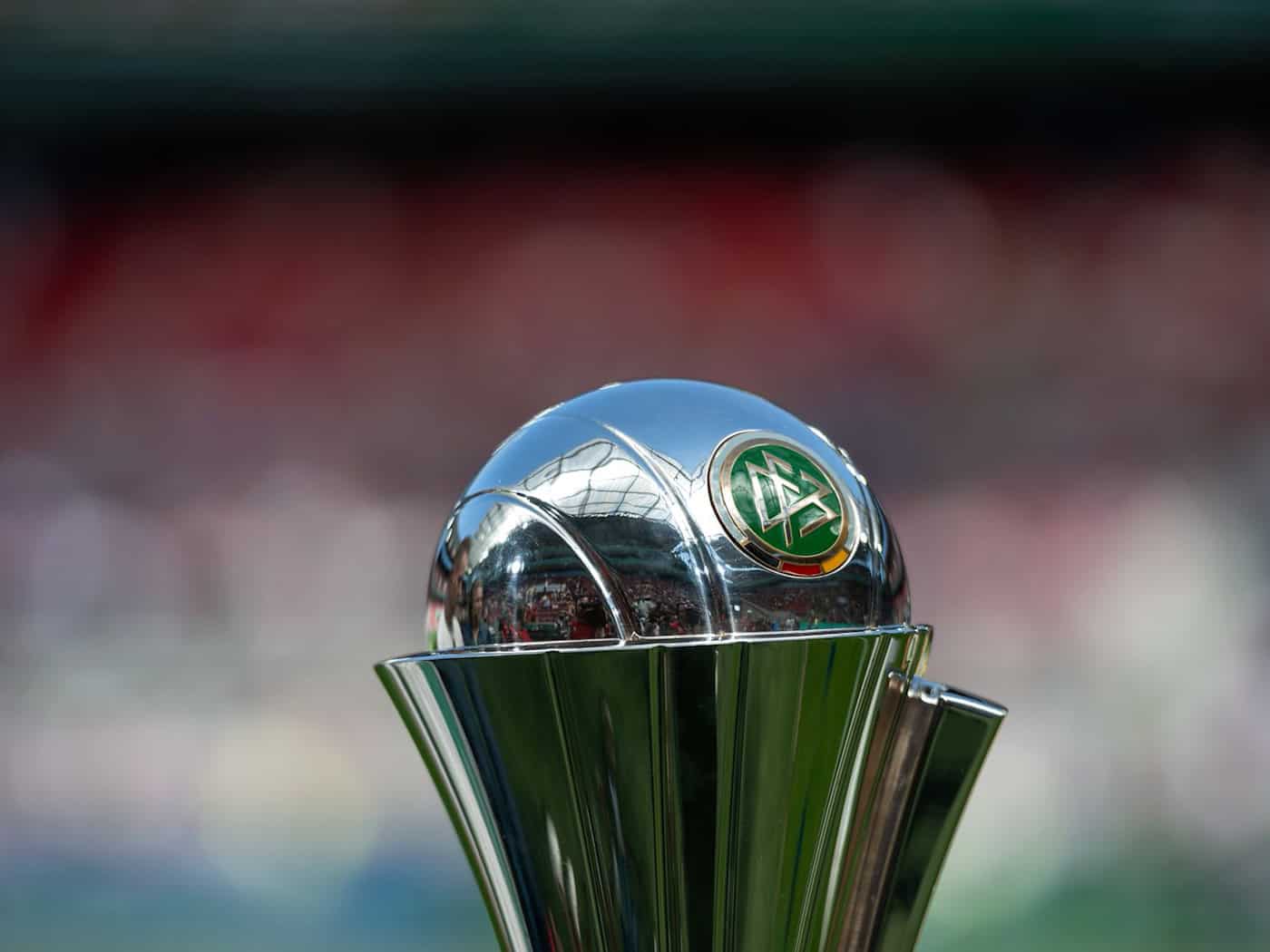 Der DFB-Pokal der Frauen / Foto: Fabian Strauch/dpa