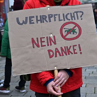 Der Wehrdienst erhitzt auch in Thüringen die Gemüter. (Archivbild) / Foto: Martin Schutt/dpa