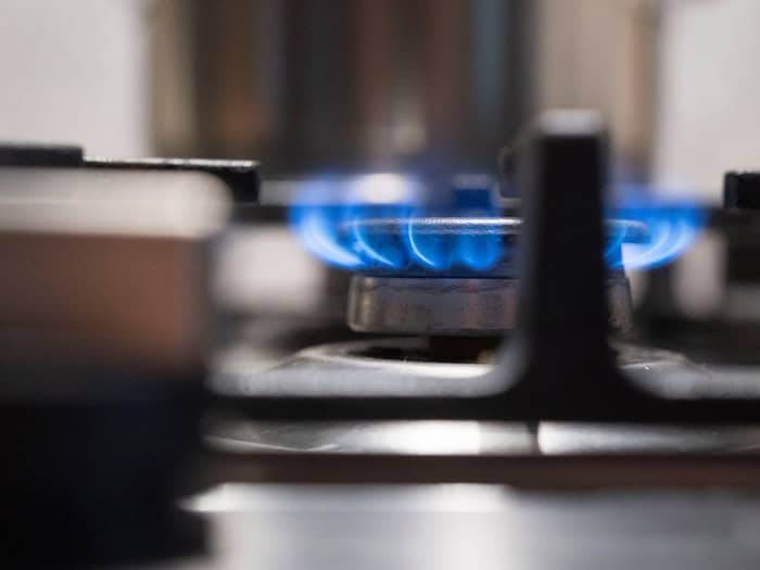 Der Iran-Krieg hat noch keine direkten Auswirkungen auf die Gaspreise für Verbraucher. (Symbolbild) / Foto: Marijan Murat/dpa