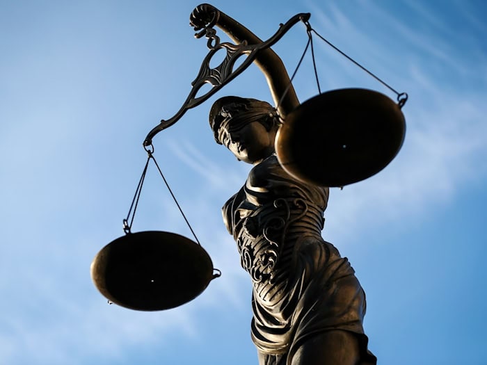 Nach dem Strafbefehl wegen Kinderpornografie gegen einen früheren Thüringer Landtagsabgeordneten der Linken fordert die Partei dessen Austritt. (Symbolbild) / Foto: David-Wolfgang Ebener/dpa/dpa-tmn