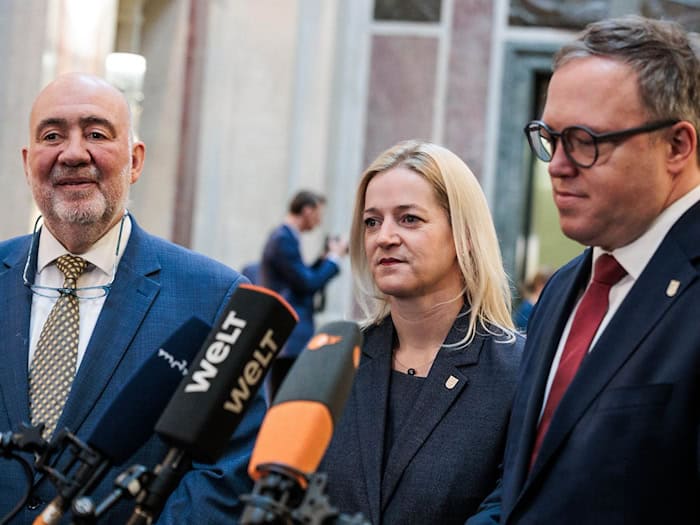 Thüringen will eine Strafbarkeitslücke bei verfassungsfeindlichen Symbolen an Schulen schließen. / Foto: Carsten Koall/dpa