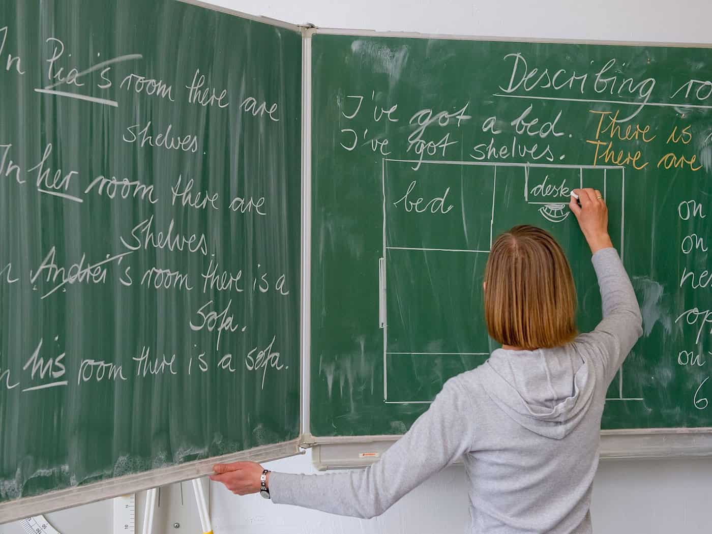 Lehrerinnen und Lehrer sollen in Thüringen erst ab einem höheren Alter als bisher Abminderungsstunden erhalten. (Symbolbild) / Foto: Patrick Pleul/dpa-Zentralbild/dpa