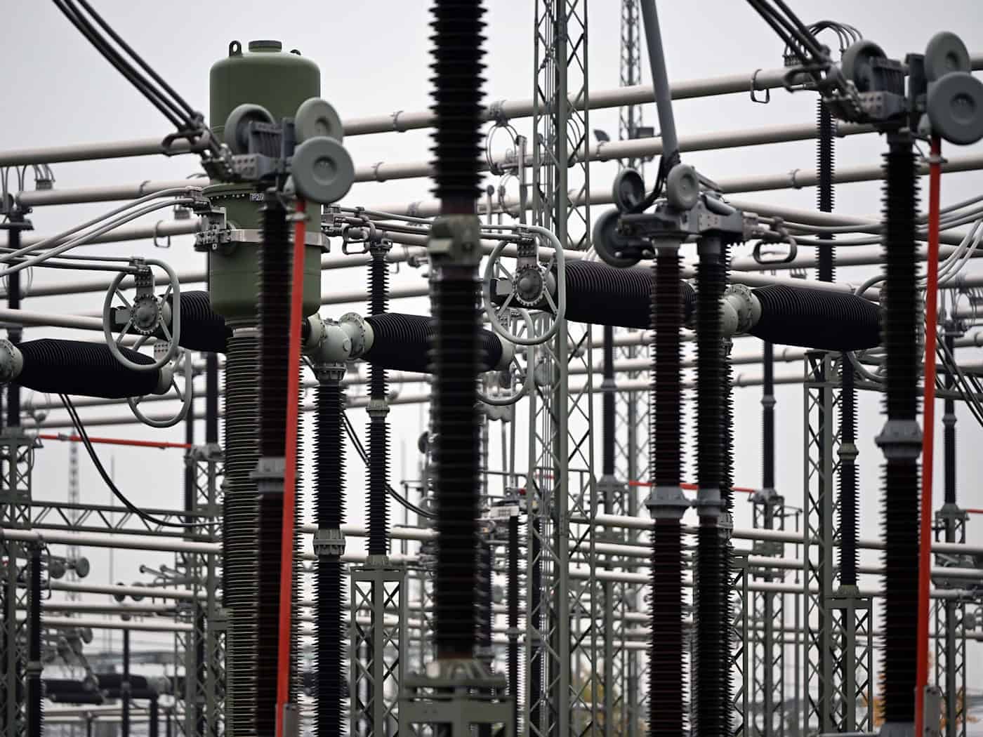 Der Stromverbrauch im 50Hertz-Übertragungsgebiet ist im vergangenen Jahr erneut leicht gesunken. (Archivbild) / Foto: Lilli Förter/dpa