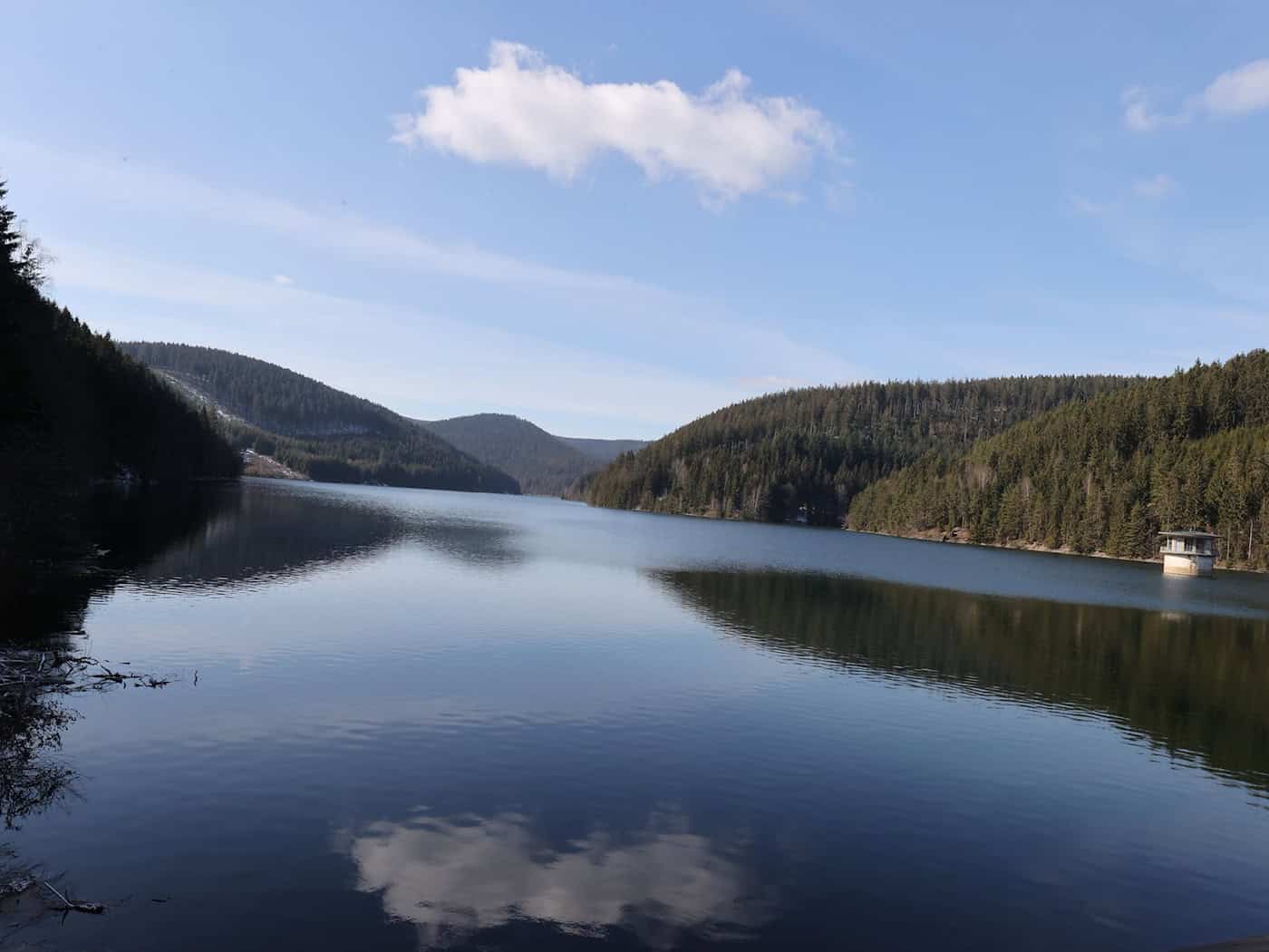 An der Talsperre Ohra wird im Winter und Frühjahr mehr Wasser gestaut, damit im Sommer mehr Reserven zur Verfügung stehen. (Archivbild) / Foto: Bodo Schackow/dpa-Zentralbild/dpa