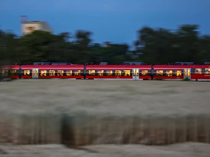 In dem Zug saßen etwa 250 Fahrgäste. (Symbolbild) / Foto: Jan Woitas/dpa