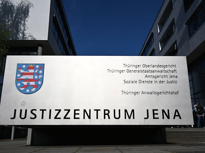 Nach vielen Verhandlungstagen soll nun am 1. April ein Urteil im zweiten Prozess am Oberlandesgericht in Jena um die rechtsextremistische Kampfsportgruppe «Knockout 51» fallen. (Symbolbild) / Foto: Martin Schutt/dpa