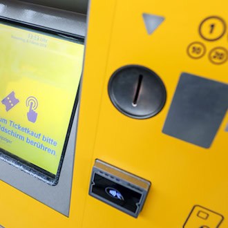 Der Verkehrsverbund MDV kündigt Preiserhöhungen ab August an. (Symbolbild) / Foto: Jan Woitas/dpa-Zentralbild/dpa