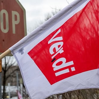Beim Umweltdienstleister Veolia hat in mehreren Bundesländern ein eintägiger Warnstreik begonnen (Symbolbild).  / Foto: Stefan Puchner/dpa