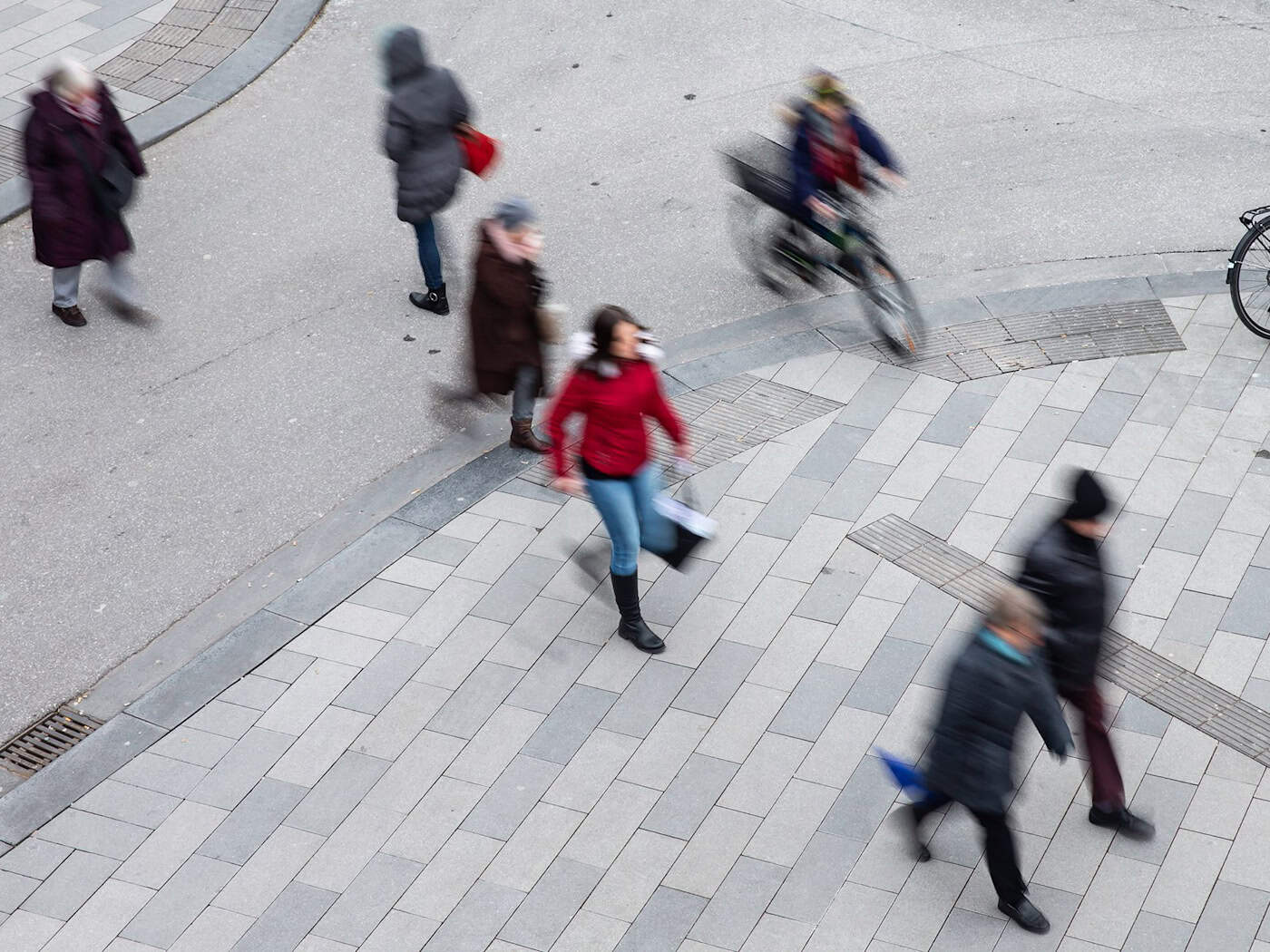 Der Anteil von Frauen und Mädchen im Alter ab 15 Jahren an der Thüringer Gesamtbevölkerung betrug 2024 durchschnittlich 50,7 Prozent. (Symbolbild)  / Foto: Ulrich Perrey/dpa